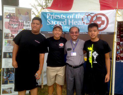 Fr. Quang Nguyen with participants at Marian Days